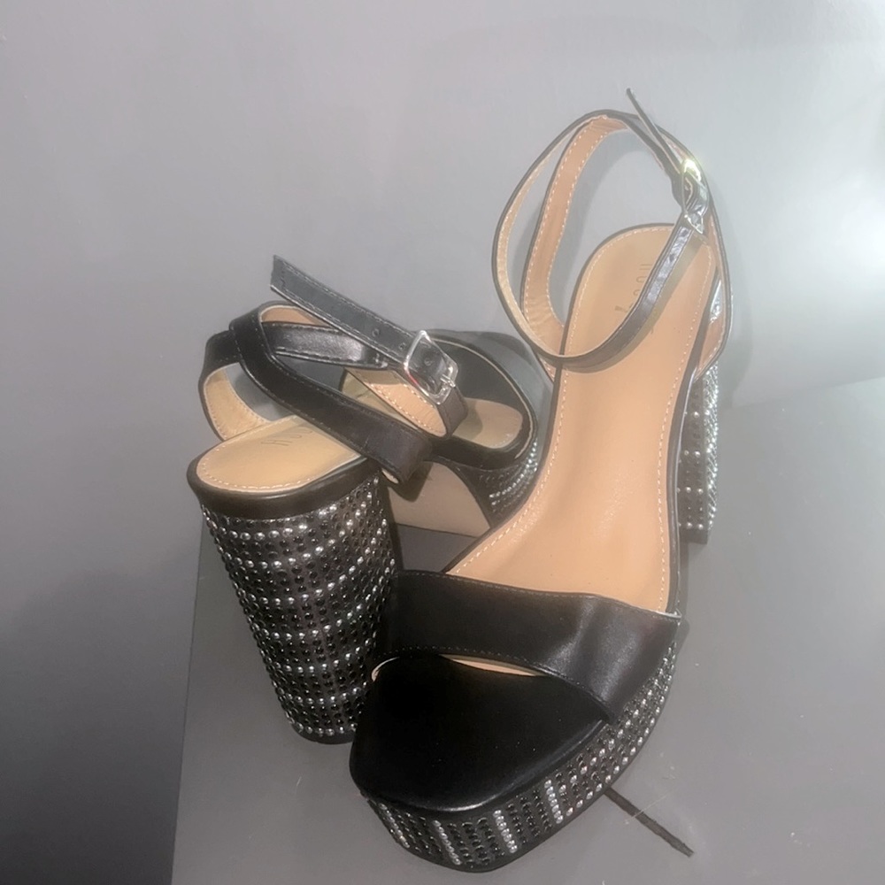 Really cute and COMFORTABLE Rouge Heliums